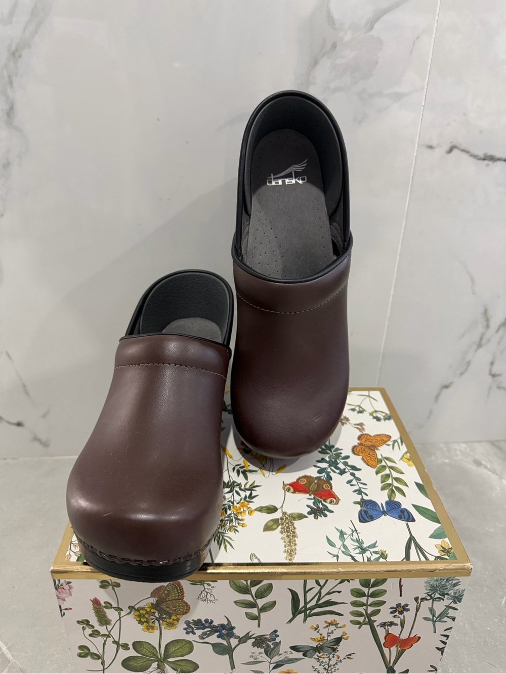 Dansko women’s Dark Brown Leather Slip-On Clogs size 9.5 - Picture 3 of 8